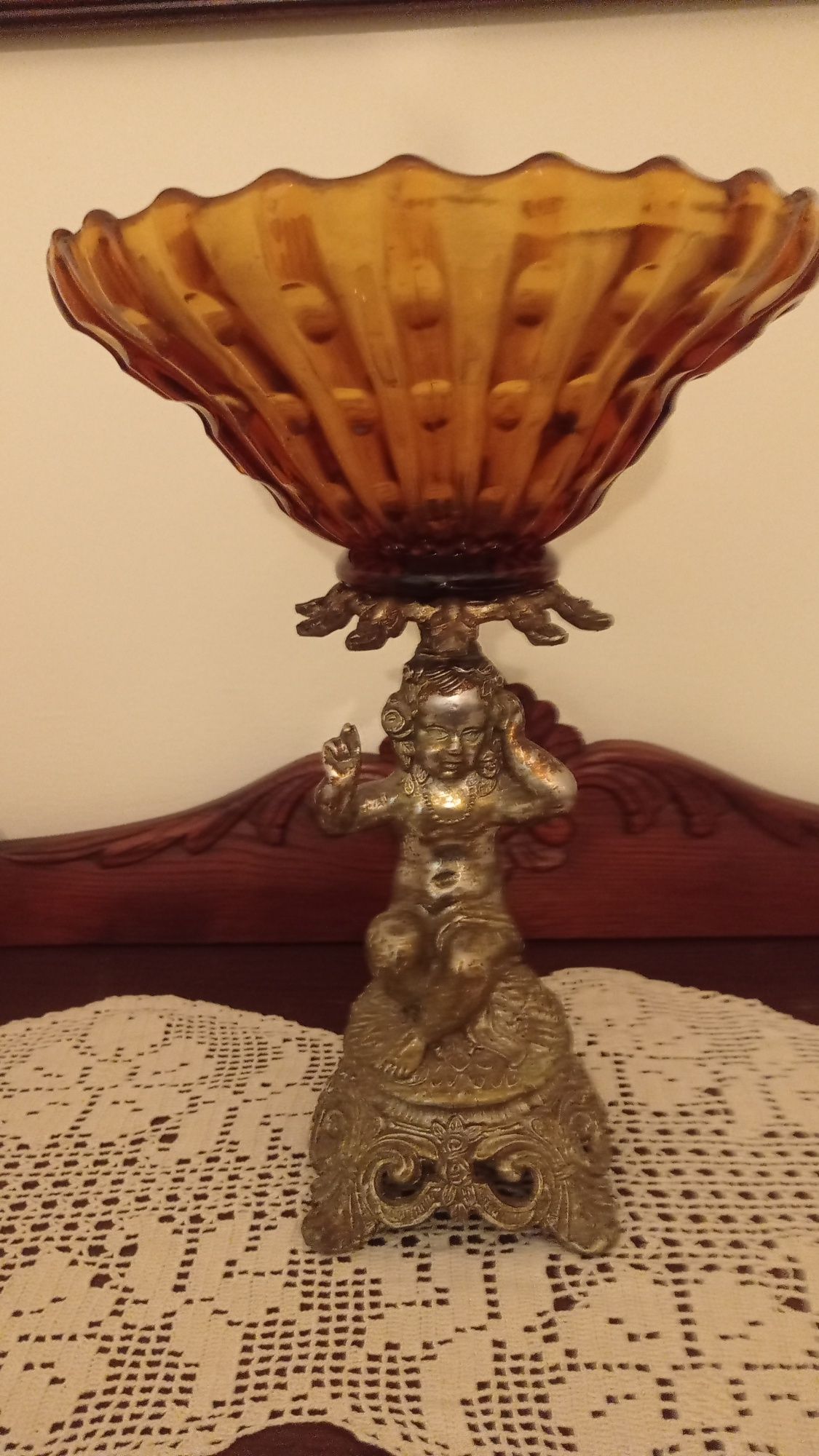 Fruteira antiga de bronze