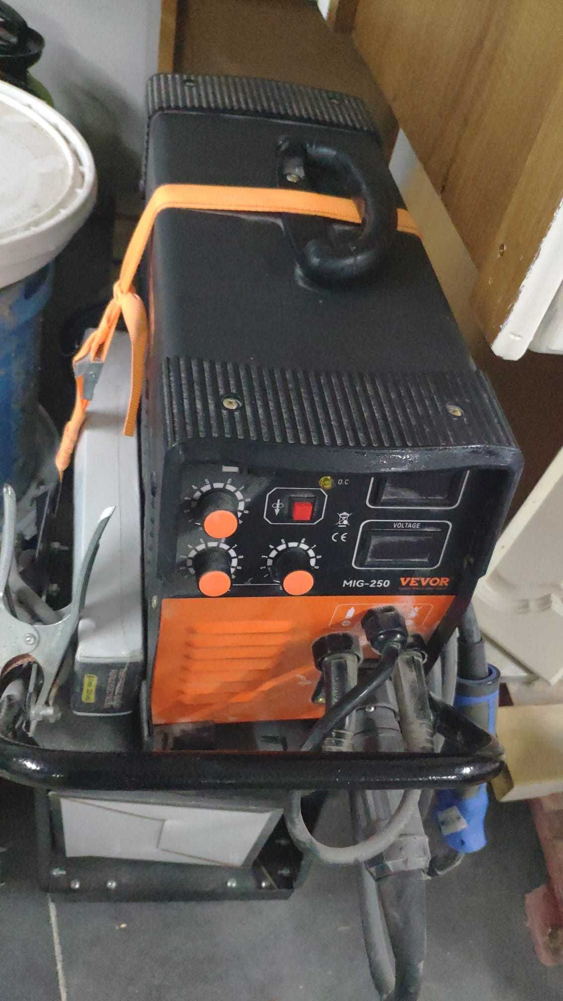Conjunto soldadura: máquina MIG 250 VEVOR+carrinho+máscara+eléctrodos