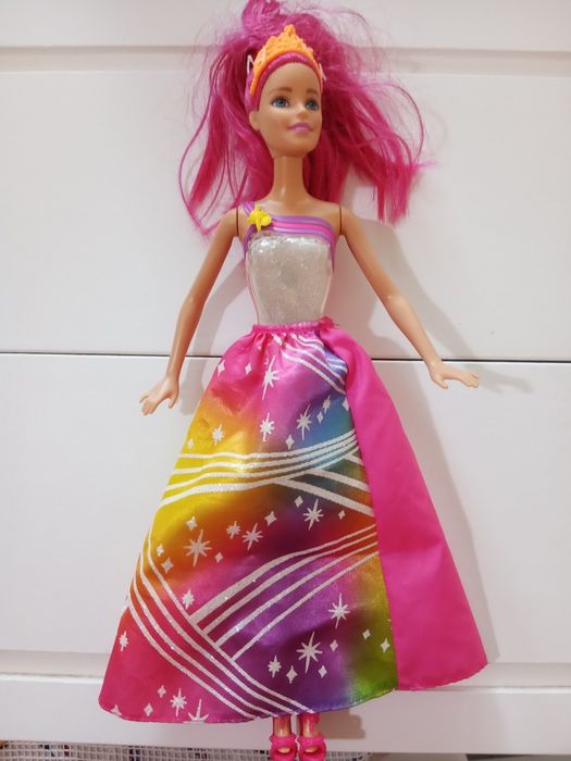 Brinquedo: Barbie Princesa Arco-Iris Dreamtopia, inclui pilhas