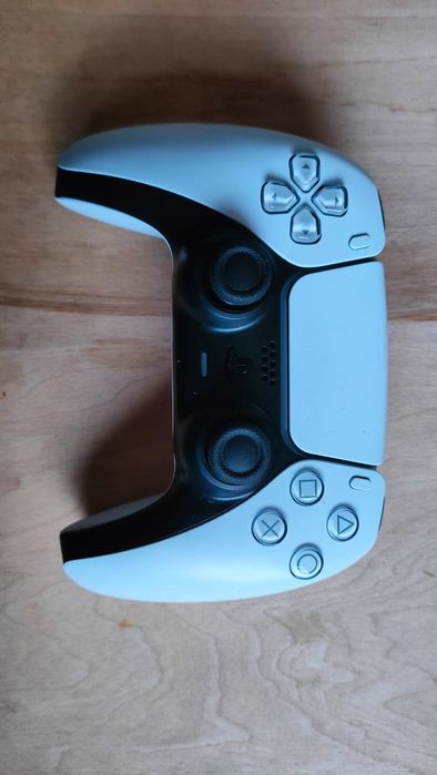 Pad/Kontroler Sony
DualSense,
Nowa obudowa - zamiennik
Analogi Halla,