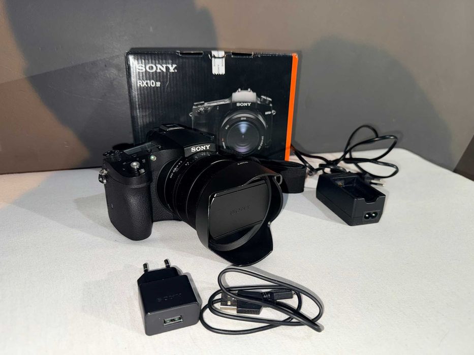 Sony RX10 M4 24-600mm F2.4-4.0