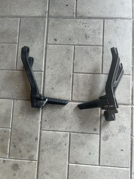 Продам подножки пасажира yamaha yzf-r1 2003-2004