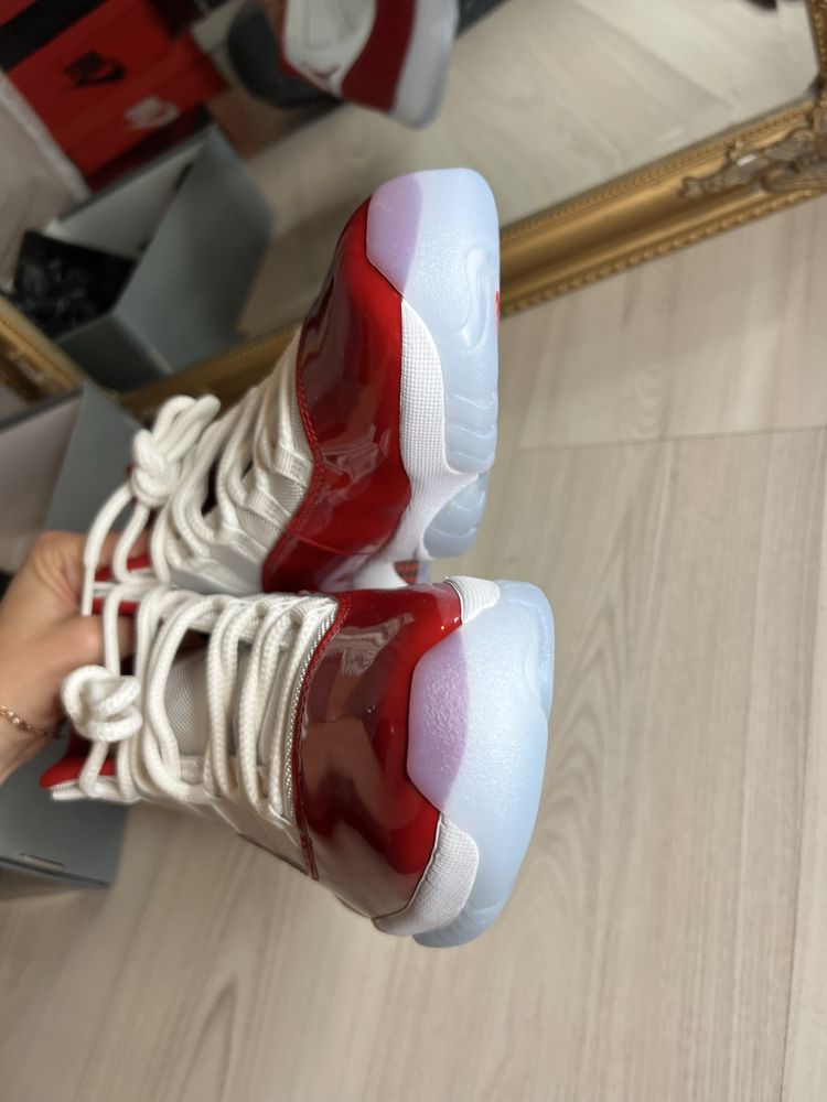 44 Nike Air Jordan 11 Retro Cherry czerwone biale