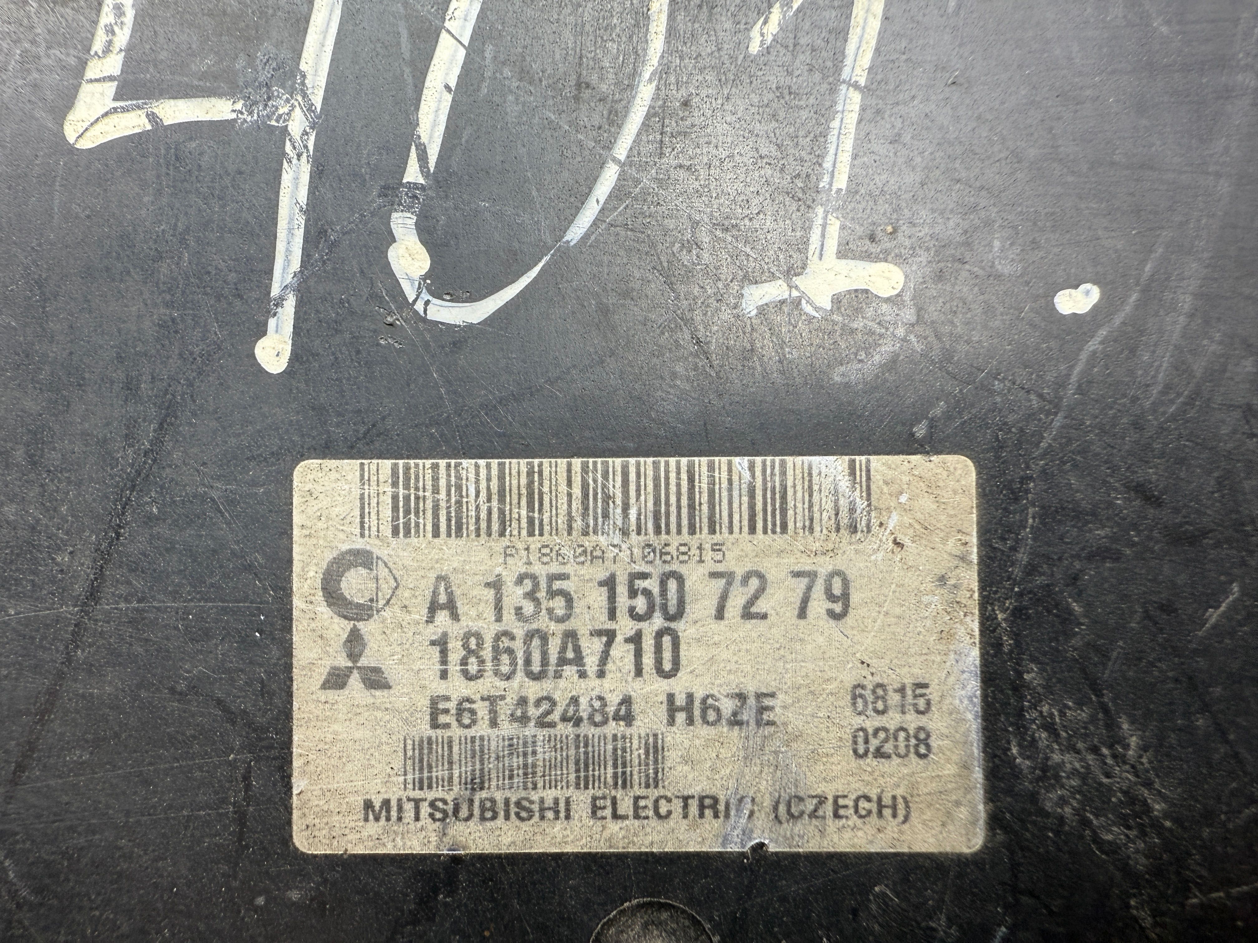 Блок управления двигателя  mitsubishi colt z30 1.3 b 04- 1860a710