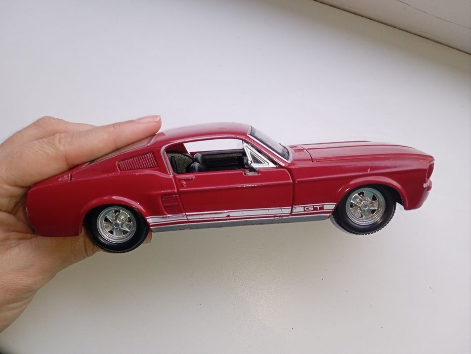 Модель автомобіля Ford Mustang GT 1967 1:24 Maisto (M2614)