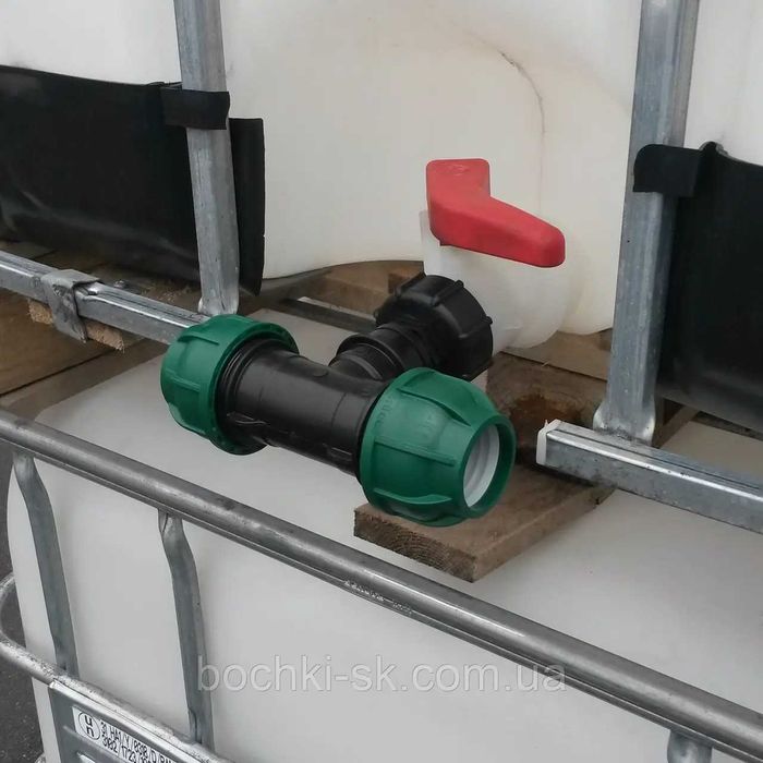 Комплектуючі до єврокубів (Перехідники на труби ПВХ з крана ДН60*6)