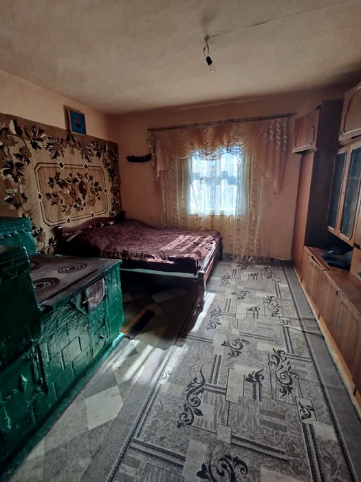 Будинок, земля, господарство в Карпатах, струмок, гори, краєвиди