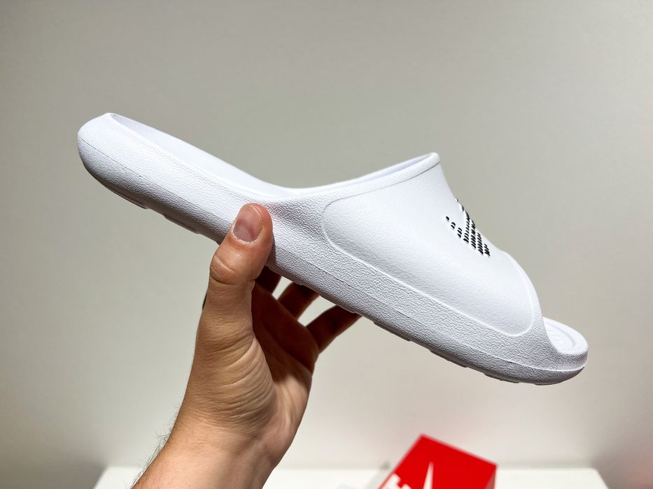 Тапочки Nike Victori One Shower Slide CZ5478-100