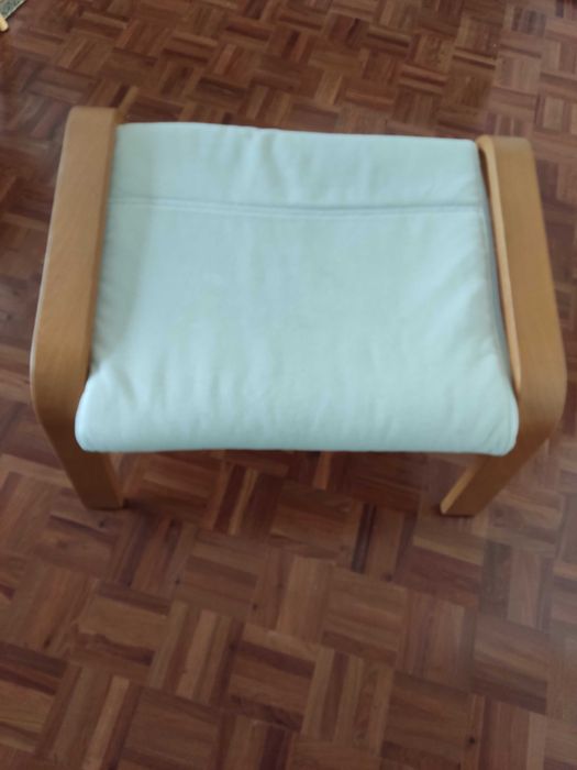Repousa pés Pöang Ikea