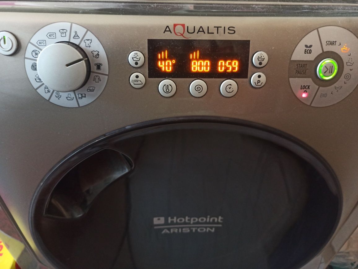 Srebrna pralka Hotpoint Arston 9 kg wsadu