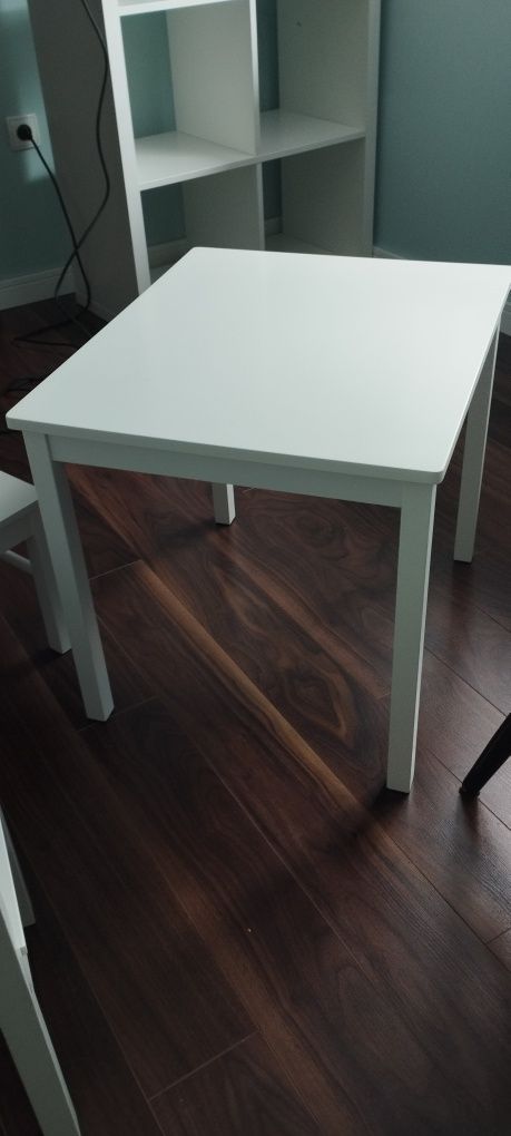 Stolik IKEA kritter
