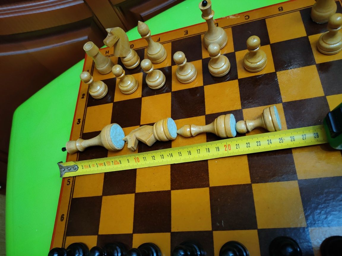 Красивая росписная доска 36х36 см. Деревянные шахматы