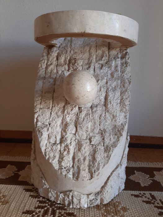 Mesa de apoio em pedra para sala sem vidro