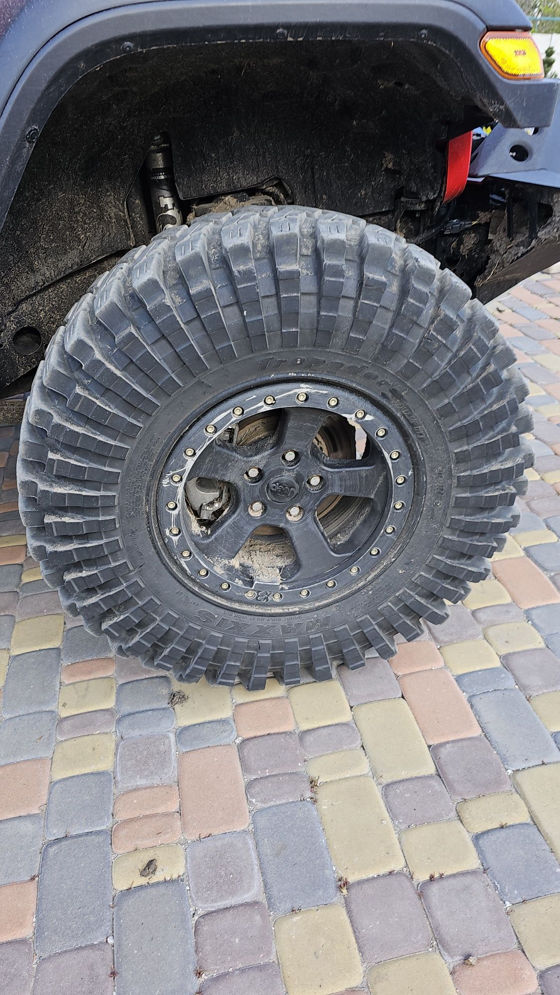 Резина грязевая 37x12.5 r17 lt maxis Jeep i