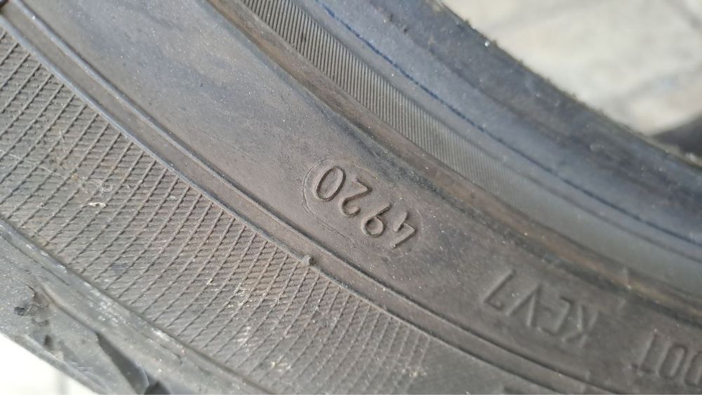 Шини зимові 225 45 R17