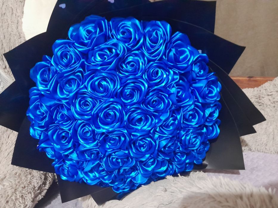 букеты роз с атласной ленты