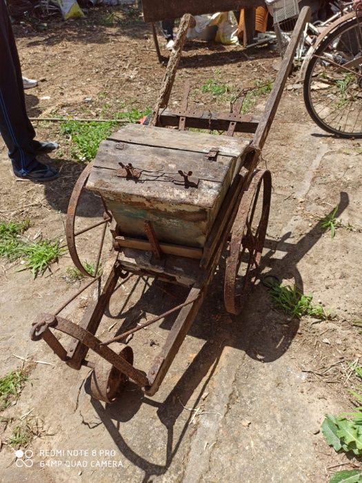 Semeador de Milho e Feijão Antigo para Restauro