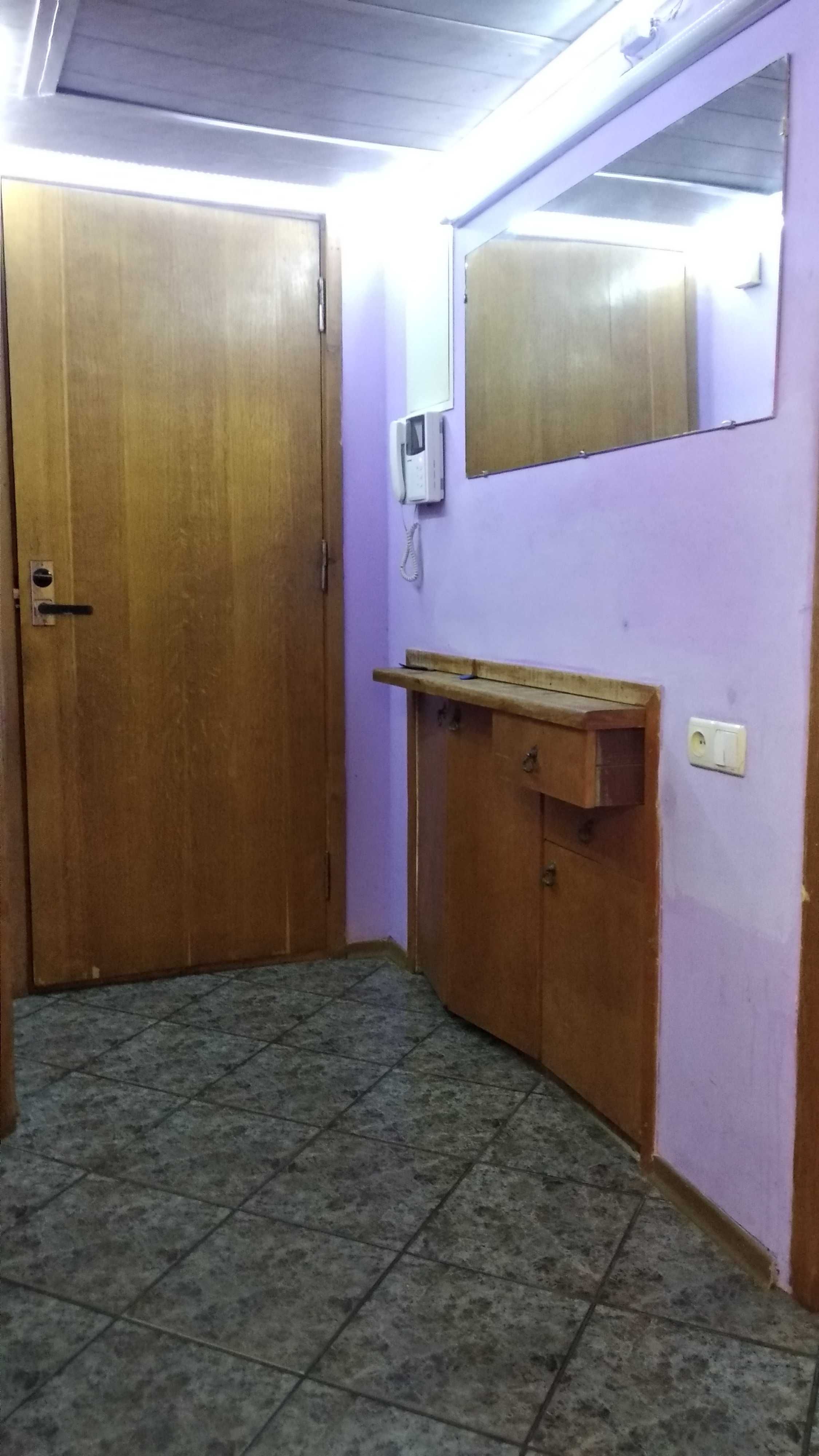 3 кім квартира на Виноградарі.  Вітряні гори.  Бестужева