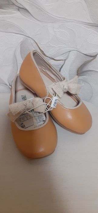 Нові туфели на дівчинку ще з біркою