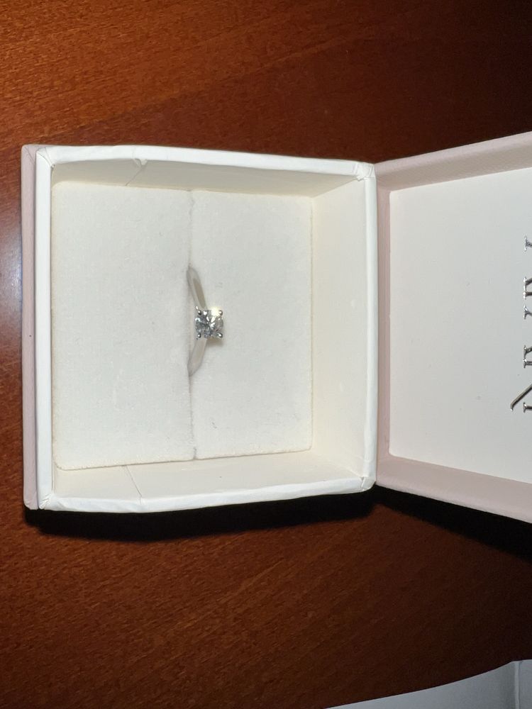 Pierscionek zareczynowy z diamentem biale zloto 0.33ct labo