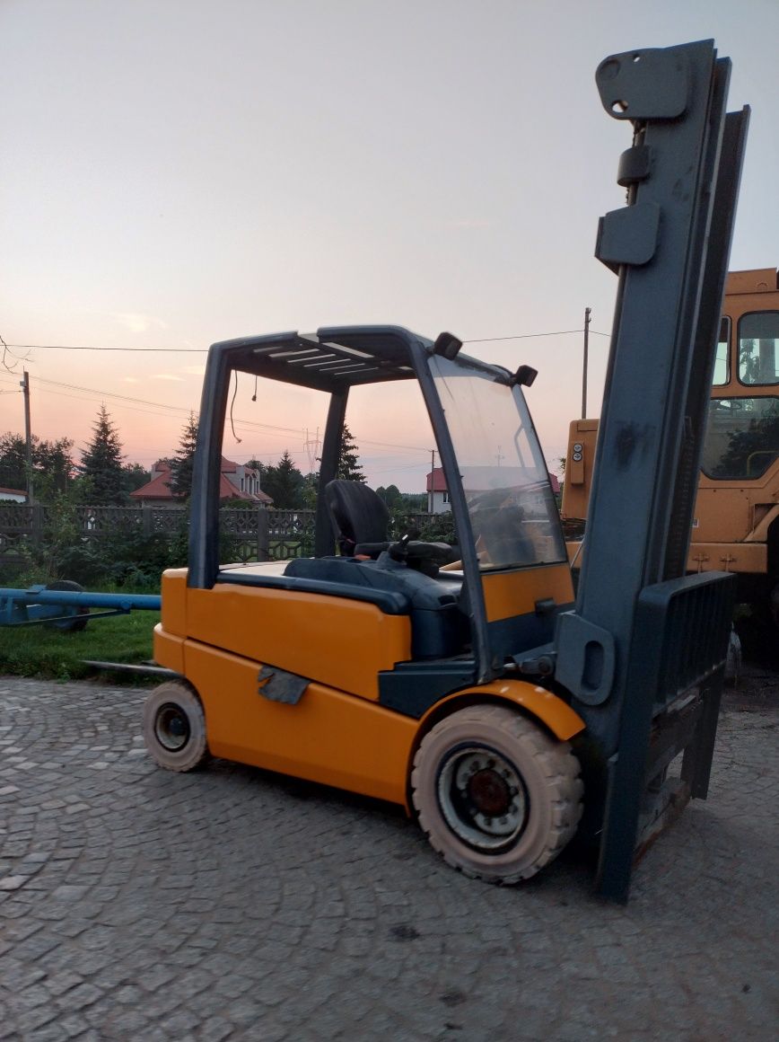Wózek widłowy Jungheinrich efg 545, udźwig 4,5t, waga prawie 8 ton