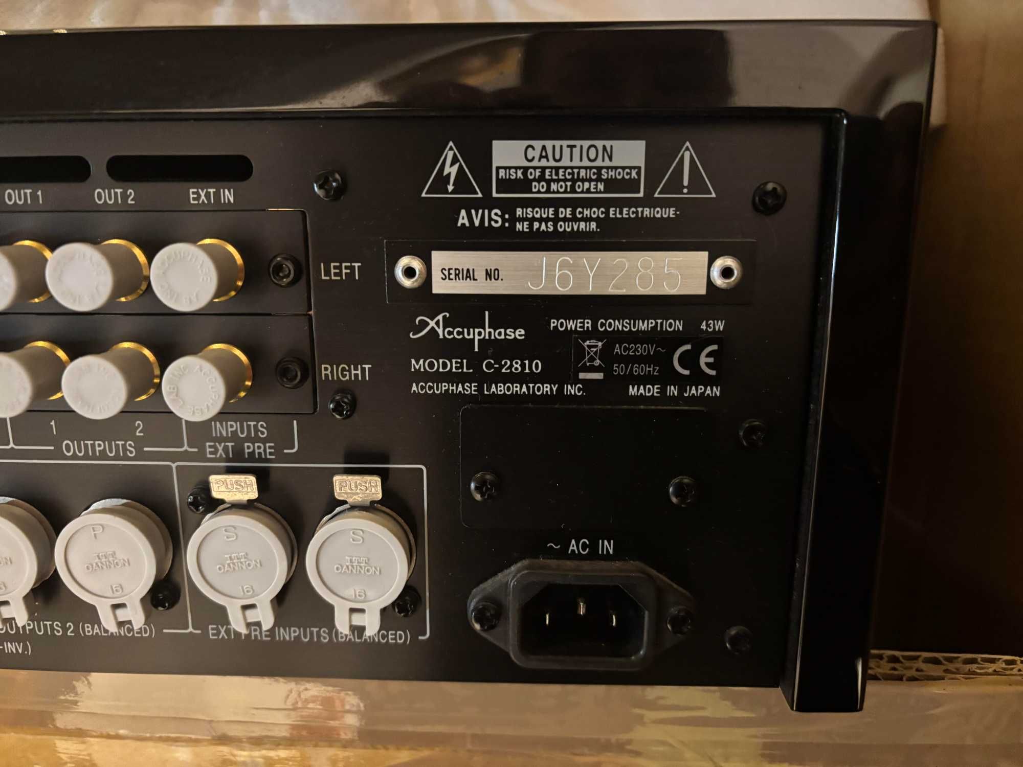 Accuphase C 2810