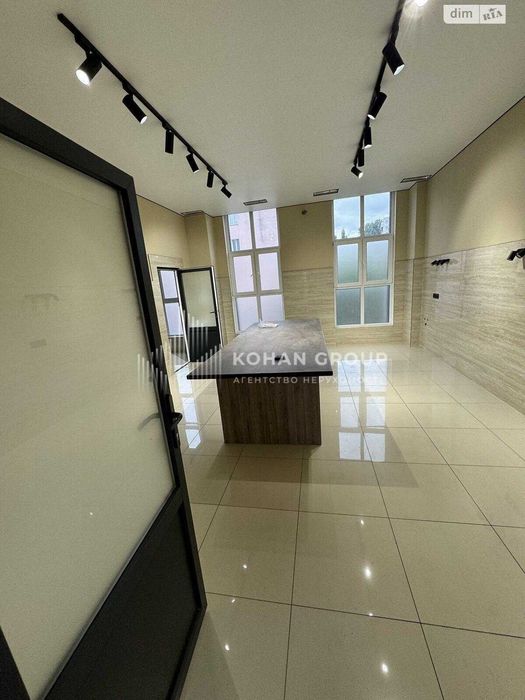 Продаж фасадного комерційного приміщення 268,5 м² | 2–3 поверхи |