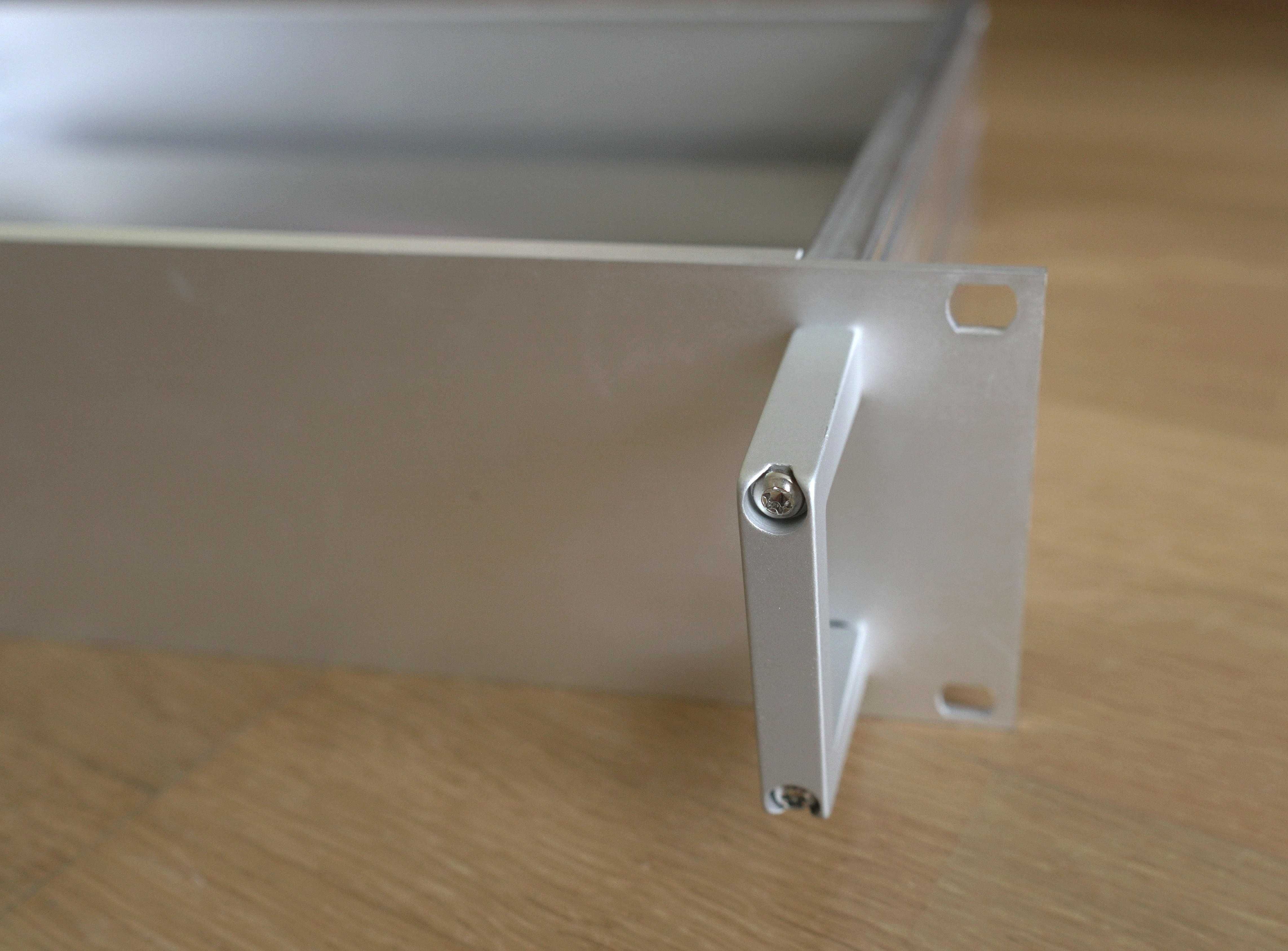 SCHROFF solidna aluminiowa obudowa 2U do szafy rack 19"