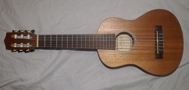 Guitalele de madeira de Caboa maciça