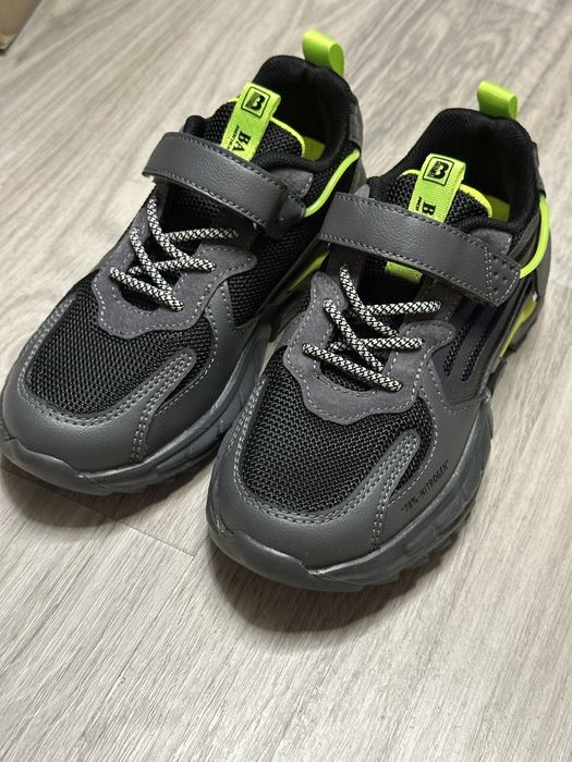 Дитячі  кросівки