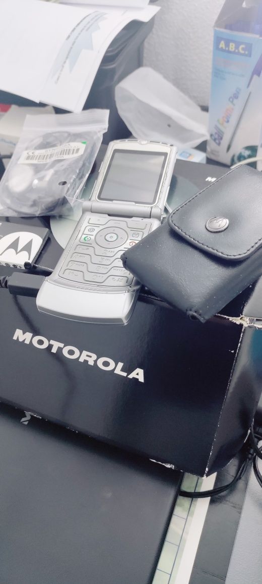 Telemóvel Motorola desbloqueado + acessórios