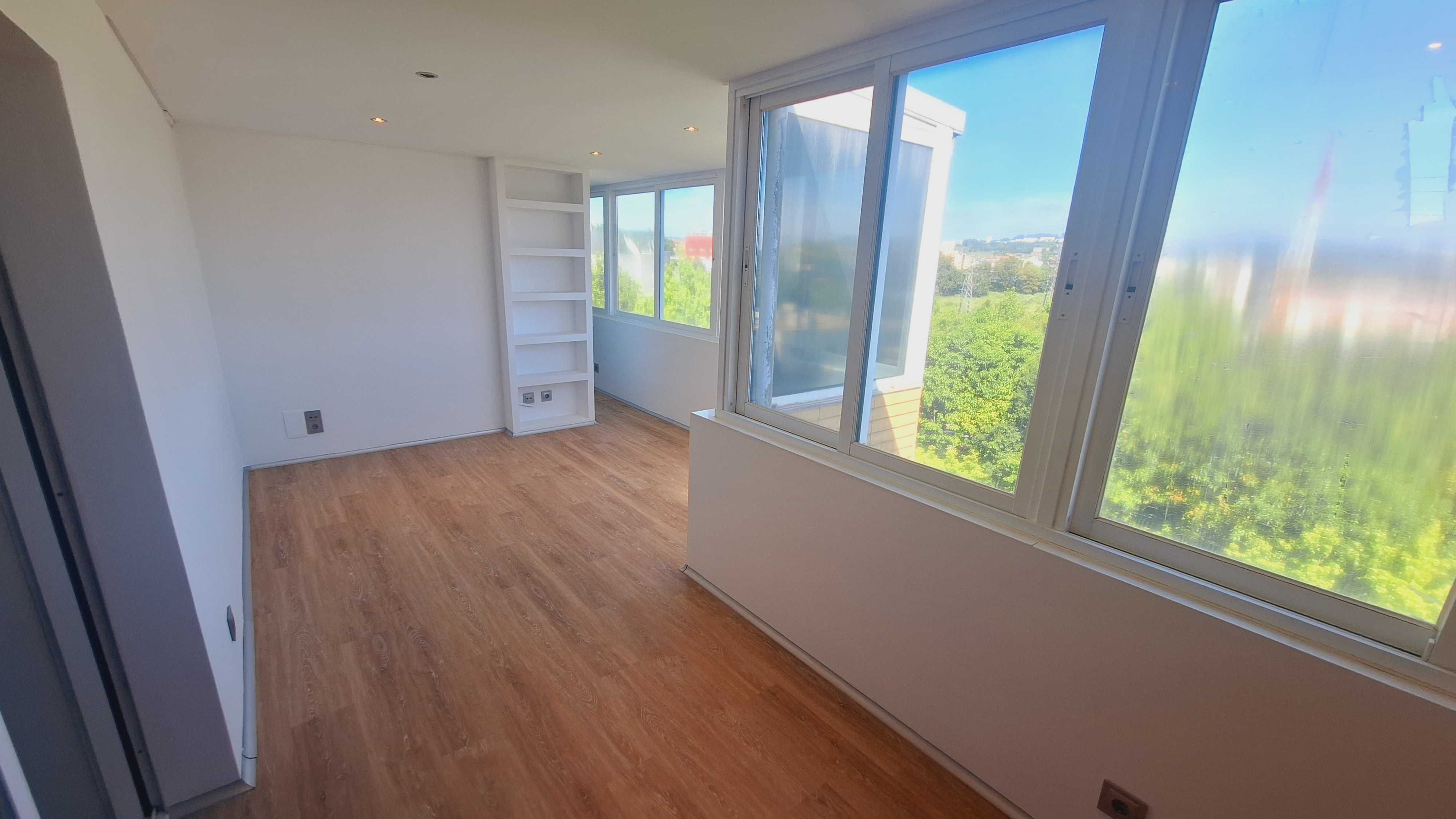 Penthouse T2+2(com janela) Renovado em Águas-Santas