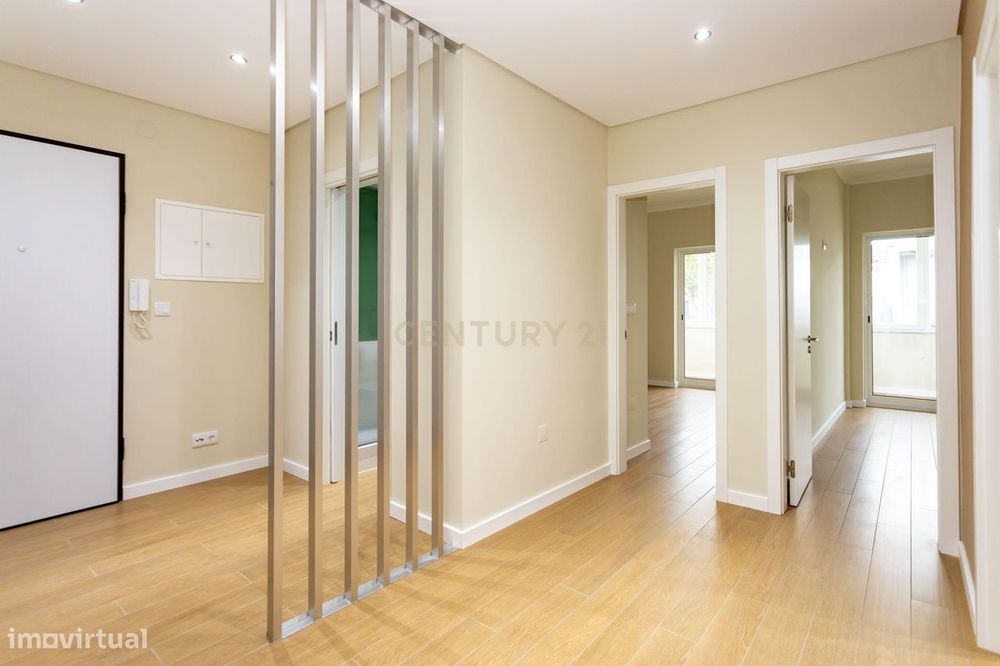 Apartamento T3 Renovado em Seixal Com Varanda