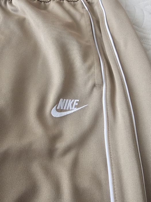 J. Nowe spodnie dresowe Nike rozmiar.M