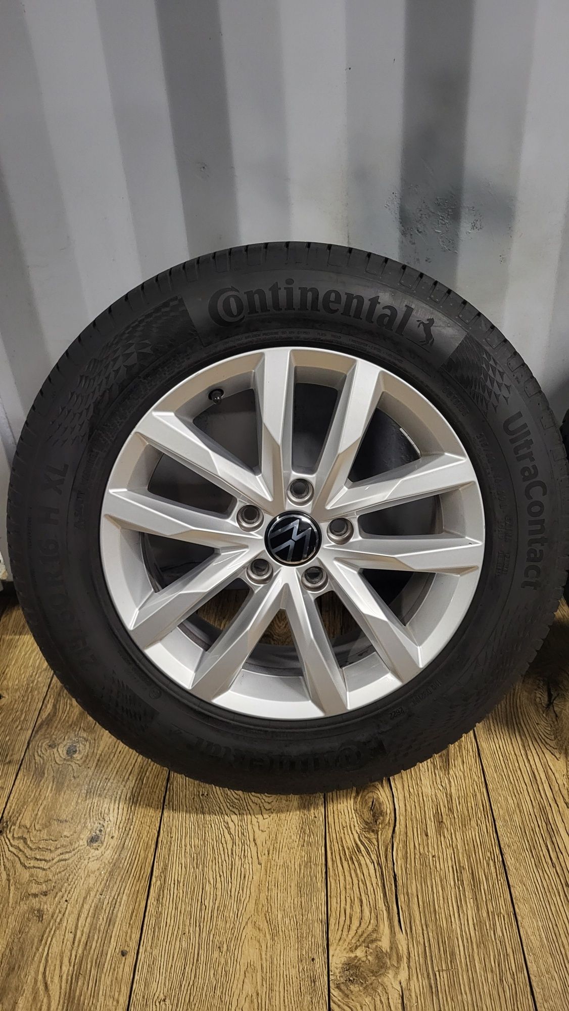 Alufelgi Vw 16" 5x112 z oponami 215/60 R16 Passat B8 B7 Touran
