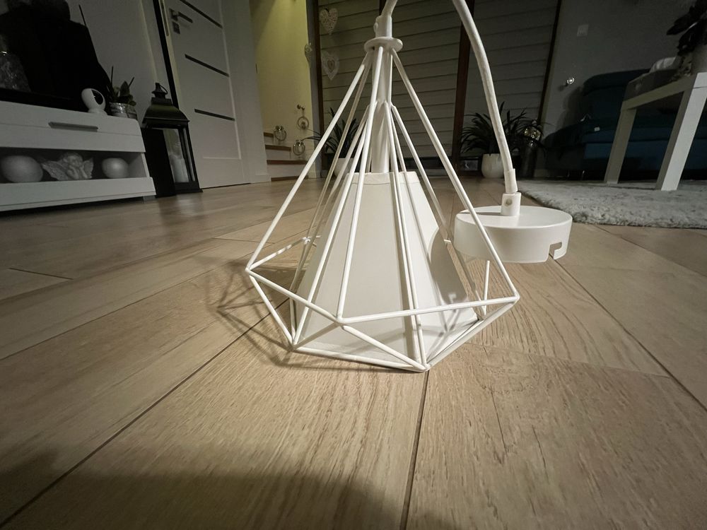 Żyrandol loft kolor biały