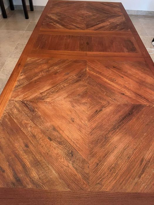 Mesa em madeira extensível com 2,43m