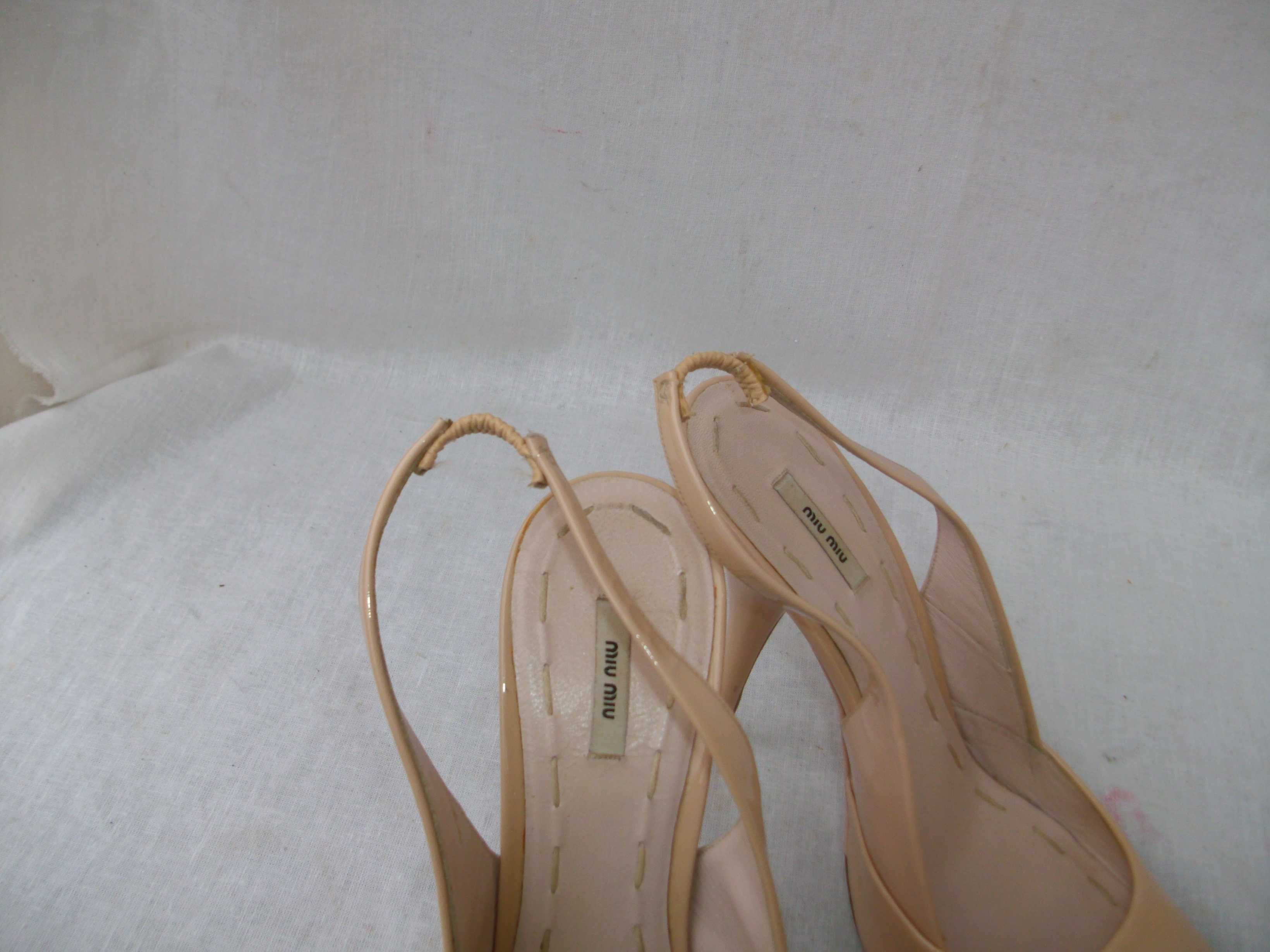 Miu Miu- Prada skórzane beżowe lakierki sandały szpilki 38