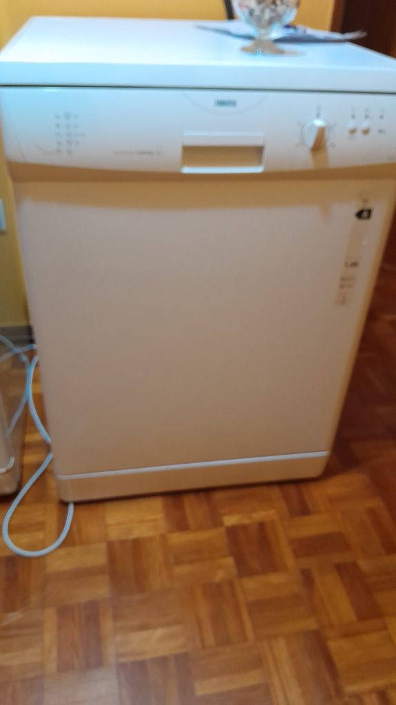 Maquina de lavar loiça semi novo