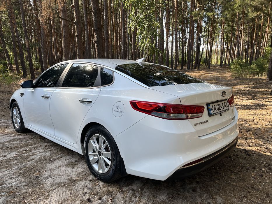 Кіа optima 2016рік ,гарний стан,має антигравійне покриття