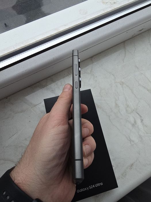 Samsung Galaxy S24 Ultra Black, UA ,идеал 1 1 месяцев гарантии,2 чехла