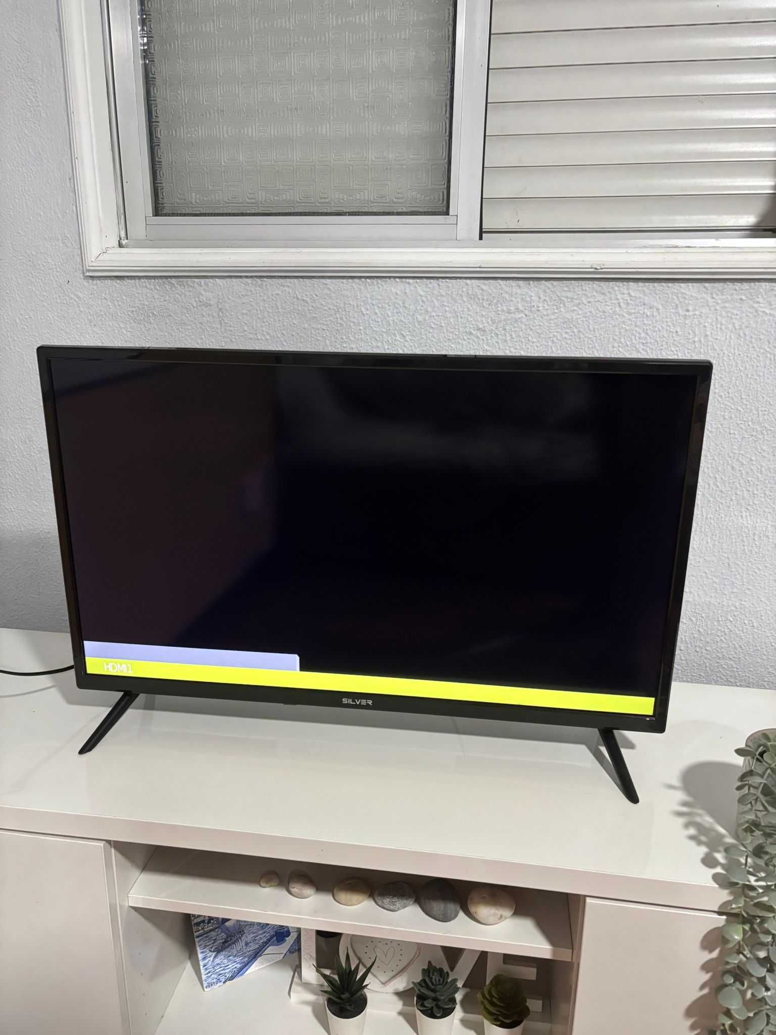 TV 32" Silver Como nova
