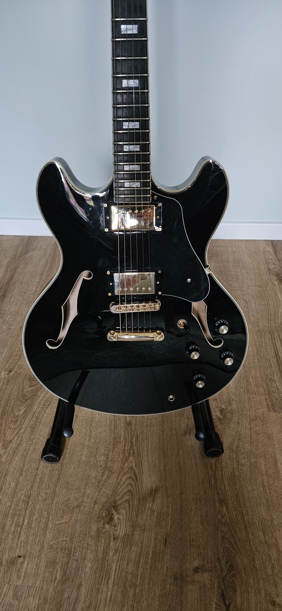 Gitara semi-hollow Sire H7 BK