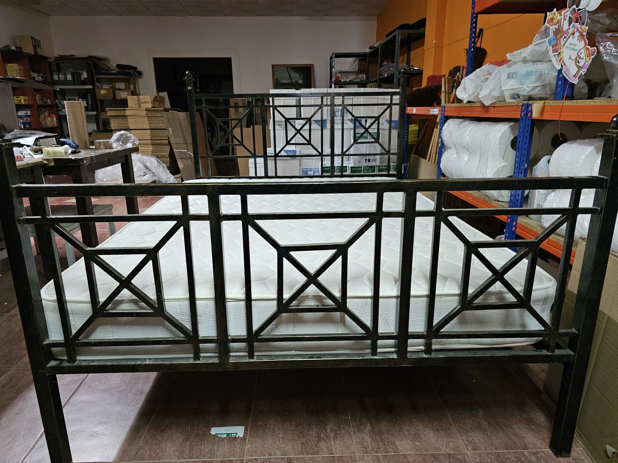 Cama de Ferro casal  c/ colchão ortopédico