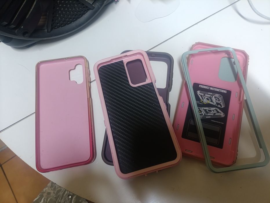 2 telemóveis em bom estado.
