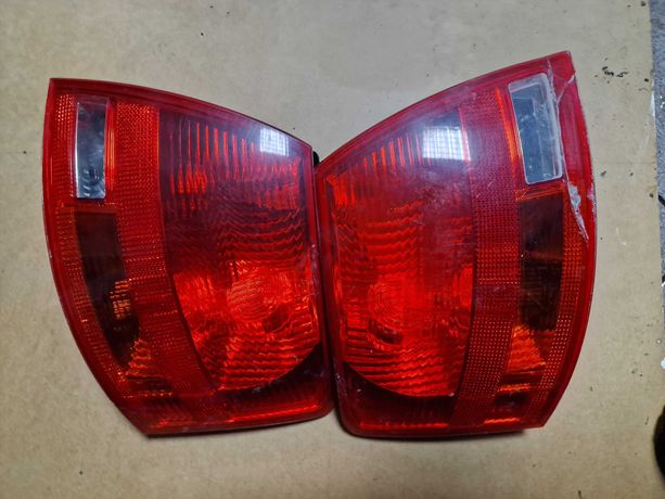 Lampy tylne audi a4 b7 prawa i lewa komplet