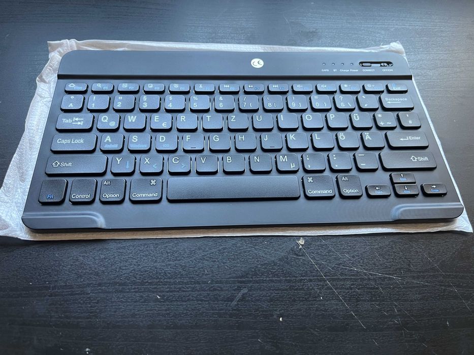 Teclado Bluetooth Alemão Portátil - NOVO