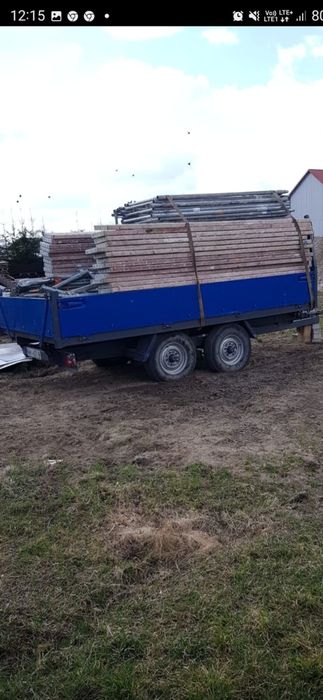 Przyczepa samochodowa z kiprem