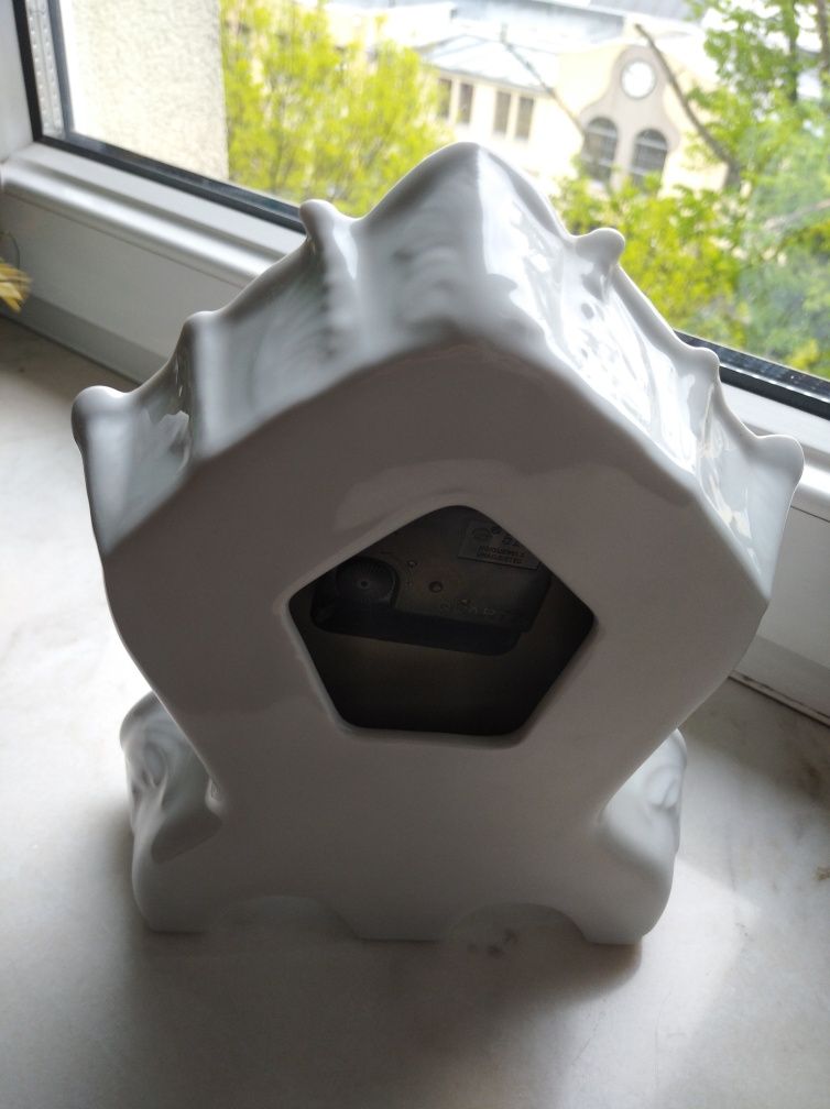 Zegar stojący z porcelany