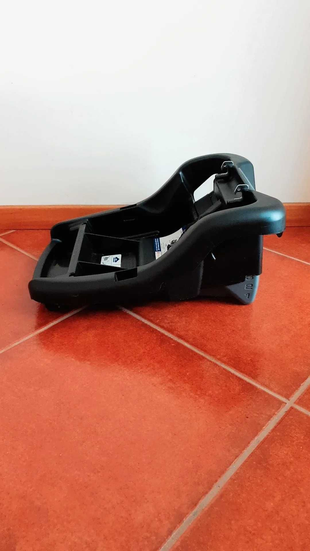 Carrinho de bebé (duplo), com baby coques isofix incluidas..